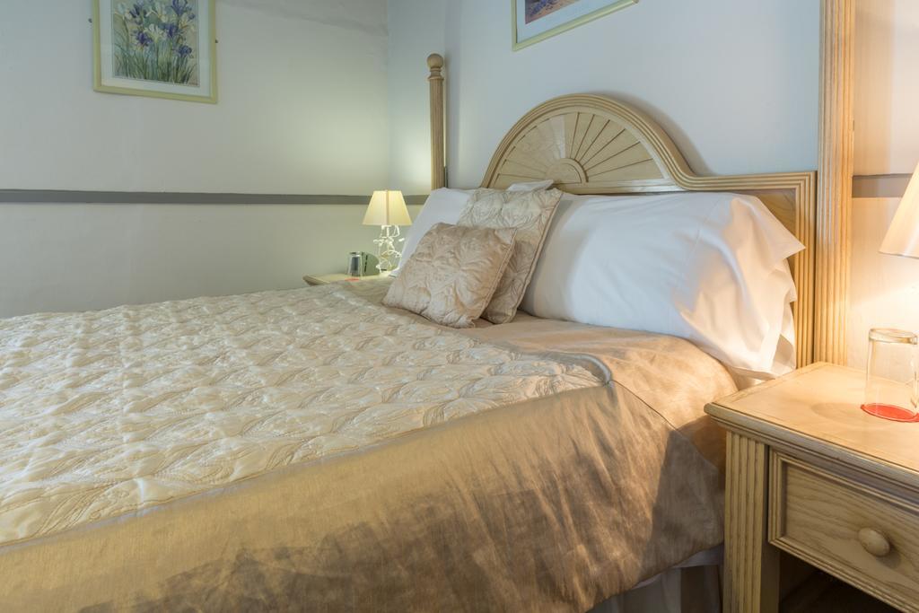 The Cross Keys Inn تيباي الغرفة الصورة
